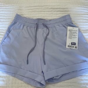 Lululemon Spring Break Away shorts. Size 6. NWT.